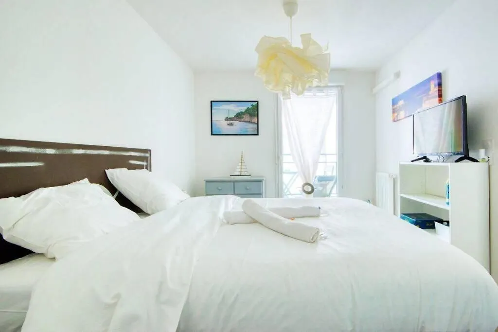 Catalans-Air-Conditioned, Balcony 2 Min Walk Catalans Beach Marseille 0*,  France